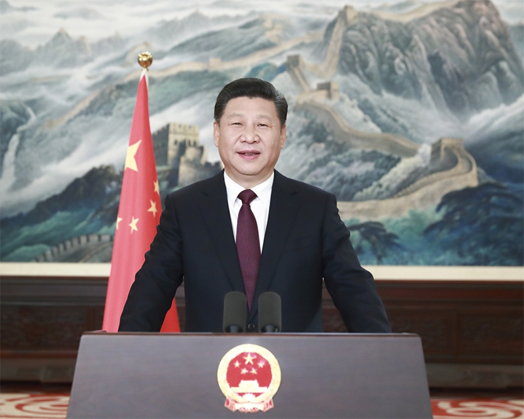 新年前夕,国家主席习近平通过中国国际广播电台、中央人民广播电台、中央电视台、中国国际电视台和互联网,发表二〇一七年新年贺词。 新华社记者 兰红光 摄